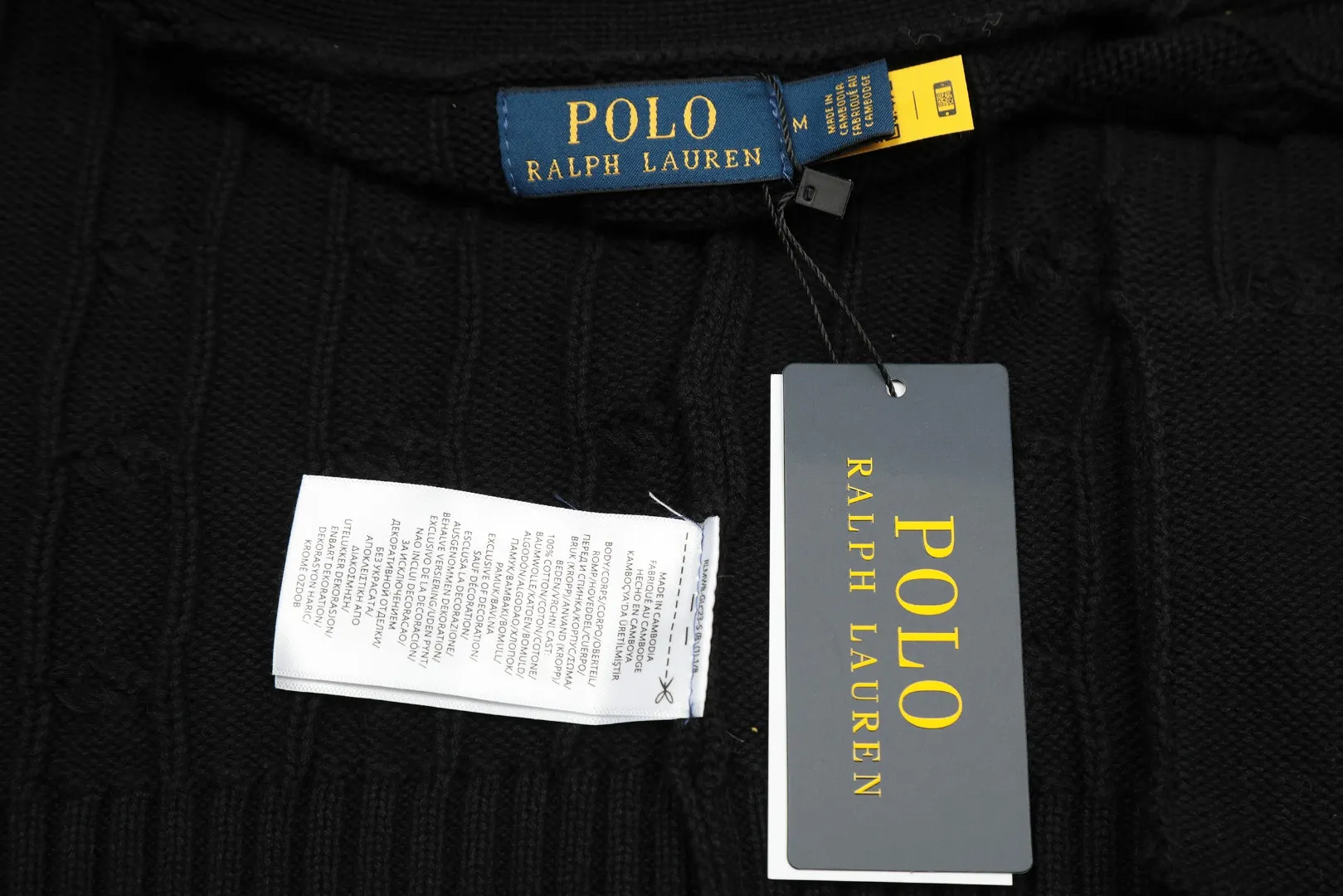 🅿️270 "Top quality" Style number: DS013# [Ralph Lauren V-neck solid color pony embroidered logo twist knitted cardigan] ✅Ralph Lauren classic basic versatile all-season couple knitted cardigan jacket ✅Main supplier platform live broadcast Wholesale entity Replacement if out of stock No removal from shelves ✅ZP quality 1:1 version Scan the code to enter the GF website Counter quality ✅Detailed quality The only one in Guangzhou Imported quality cotton yarn Focusing on high-end, cost-effective, good quality, needless to say. ✅The version is restored to the original. The maximum size can be worn up to 200 pounds. Loose, comfortable and stress-free. ✅The upper body is simple and easy to match. A must-have for ootd. Good-looking clothes are never picky. A must-have for couples with the same style. Size: S-XL. Color: black, navy, off-white, gray, light blue, khaki.